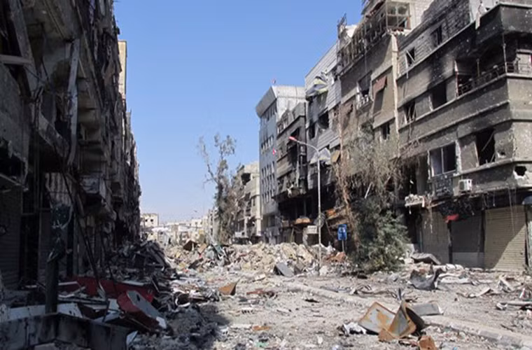 Một quan chức cấp cao của Lực lượng giải phóng Palestine cho biết thêm, nhóm phiến quân đã phá hủy 60% Trại Yamouk trong thời gian chúng chiếm đóng nơi này. Ảnh: FNA.