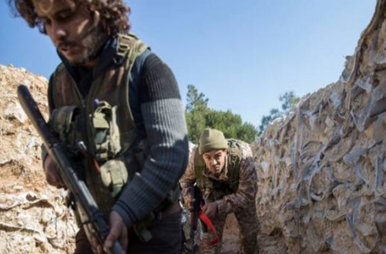 Kênh tin tức al-Mayadeen dẫn nguồn tin ngày 27/5 cho biết, các nhóm khủng bố tại Trại Yarmouk, Nam Damascus (Syria), đã tiến hành khai quật những ngôi mộ trong khu vực này để tìm thi thể của các binh sĩ Israel, theo yêu cầu từ phía Tel Aviv. Ảnh: FNA.