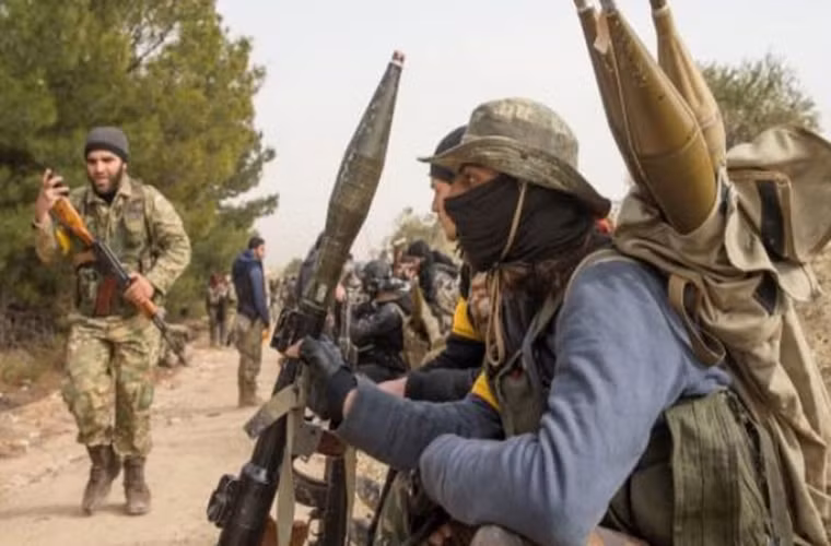 Trong khi đó, giao tranh ác liệt đã xảy ra giữa cư dân thị trấn al-Bab ở Đông Aleppo với các tay súng Quân đội Syria Tự do (FSA) do Ankara hậu thuẫn cuối tuần qua, gây thương vong cho cả hai phía. Ảnh: FNA.