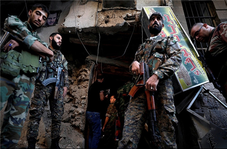 Trong diễn biến khác trên chiến trường Syria, tại Hama, Quân đội Syria đã đập tan một cuộc tấn công của nhóm phiến quân ở phía bắc tỉnh, qua đó tiêu diệt nhiều tay súng khủng bố và ba chỉ huy của bọn chúng. Ảnh: FNA.