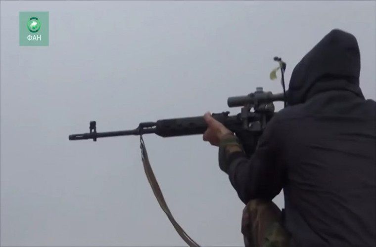 Theo Al Masdar News, phiến quân IS đã mở cuộc phản công dữ dội nhằm tái chiếm những vùng lãnh thổ đã mất từ tay Quân đội Syria tại khu Hajar al-Aswad ở Nam Damascus hôm 17/5. Ảnh: AMN.