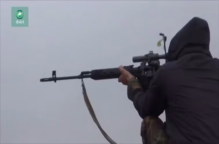 Theo Al Masdar News, phiến quân IS đã mở cuộc phản công dữ dội nhằm tái chiếm những vùng lãnh thổ đã mất từ tay Quân đội Syria tại khu Hajar al-Aswad ở Nam Damascus hôm 17/5. Ảnh: AMN.