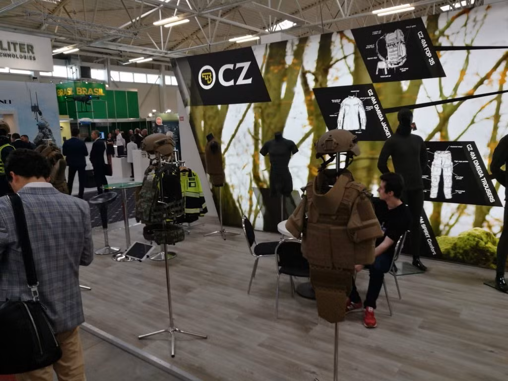 Triển lãm IDEB được cho là cơ hội lý tưởng để Slovakia giới thiệu về tiềm lực quốc phòng của nước này cũng như nhận được các hợp đồng mới với các đối tác nước ngoài trong nước, qua đó đẩy mạnh cơ hội trên thị trường quốc tế.