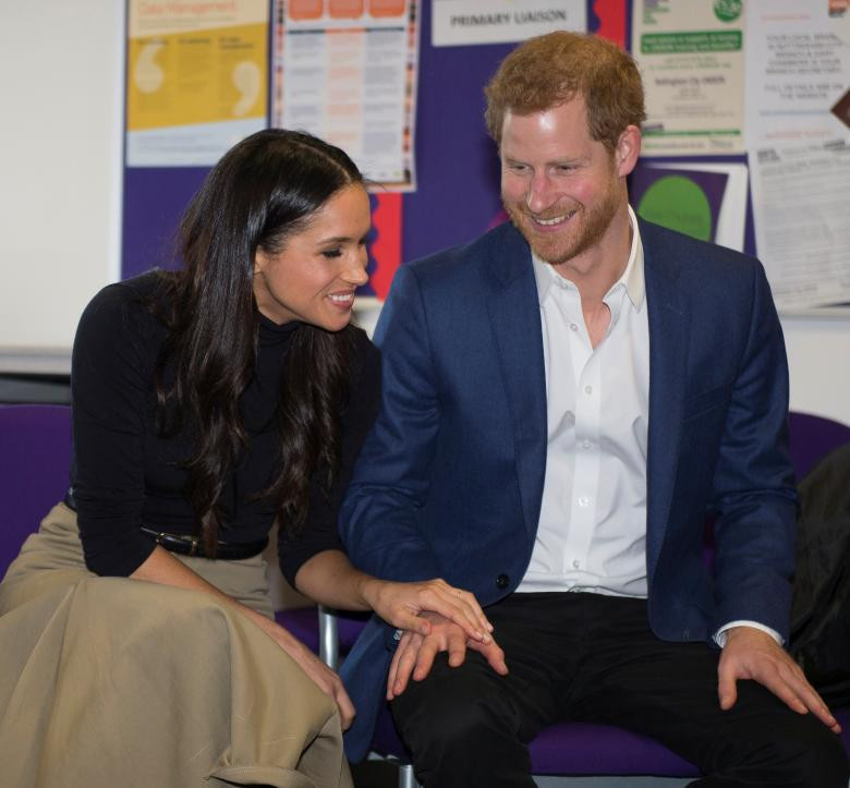 Khoảnh khắc hạnh phúc của Hoàng tử Harry và hôn thê Markle được ghi lại.