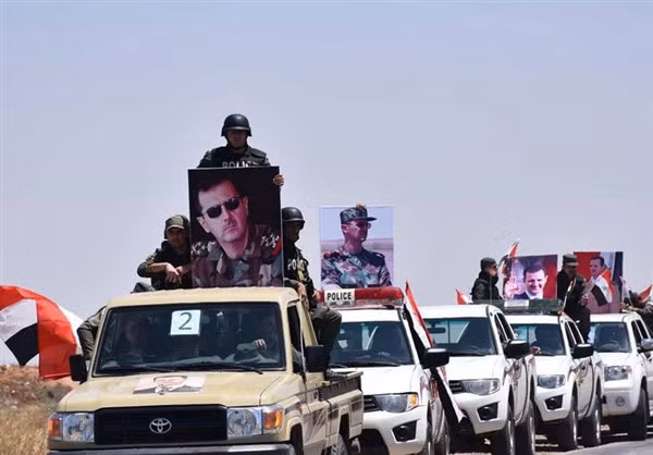 Hàng trăm người dân đã đổ ra đường phố ở thành phố Rastan mới giải phóng để ăn mừng và chào đón các binh sĩ Syria sau khi các tay súng phiến quân cuối cùng rời khỏi Bắc Homs.