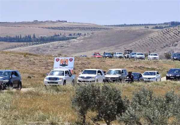 “Các nhóm phiến quân cuối cùng cùng gia đình của họ đã rời khỏi Bắc Homs để tới tỉnh Idlib ngày 16/5, chấm dứt sự hiện diện tại khu vực này. Tổng cộng, lực lượng chính phủ Syria đã giành lại hơn 65 thị trấn nằm trên khu vực có tổng diện tích 1.200 km2 nằm giữa Bắc Homs và Đông Nam Hama”, nguồn tin cho hay.