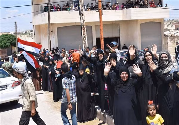 Người dân vui mừng trước chiến thắng của Quân đội Syria tại Bắc Homs.