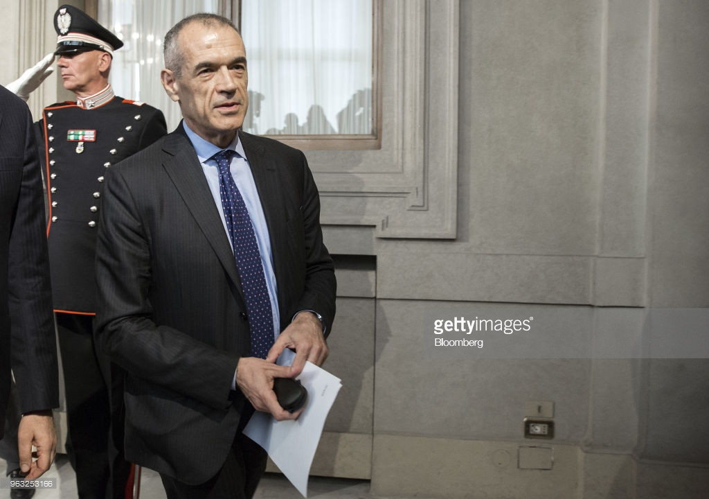 Ông tốt nghiệp ngành Kinh tế và Ngân hàng tại Đại học Siena và nhận bằng Thạc sĩ Kinh tế tại Trường Kinh tế London. Ảnh: Getty.