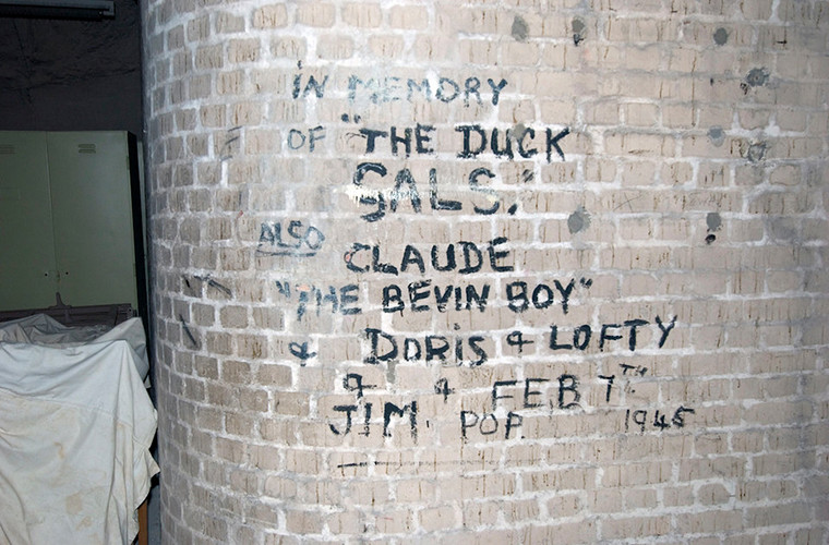 Đây là nơi trú ẩn dành cho các quan chức chính phủ Anh và các thành viên trong gia đình Hoàng gia Anh trong trường hợp xảy ra một cuộc tấn công hạt nhân trước đây.