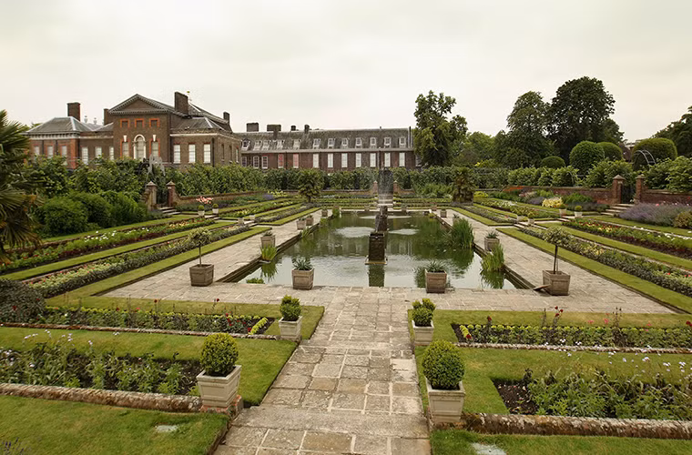 Công nương Diana từng sống tại Cung điện Kensington từ năm 1981 cho tới khi bà qua đời năm 1997. Ảnh: The Week.