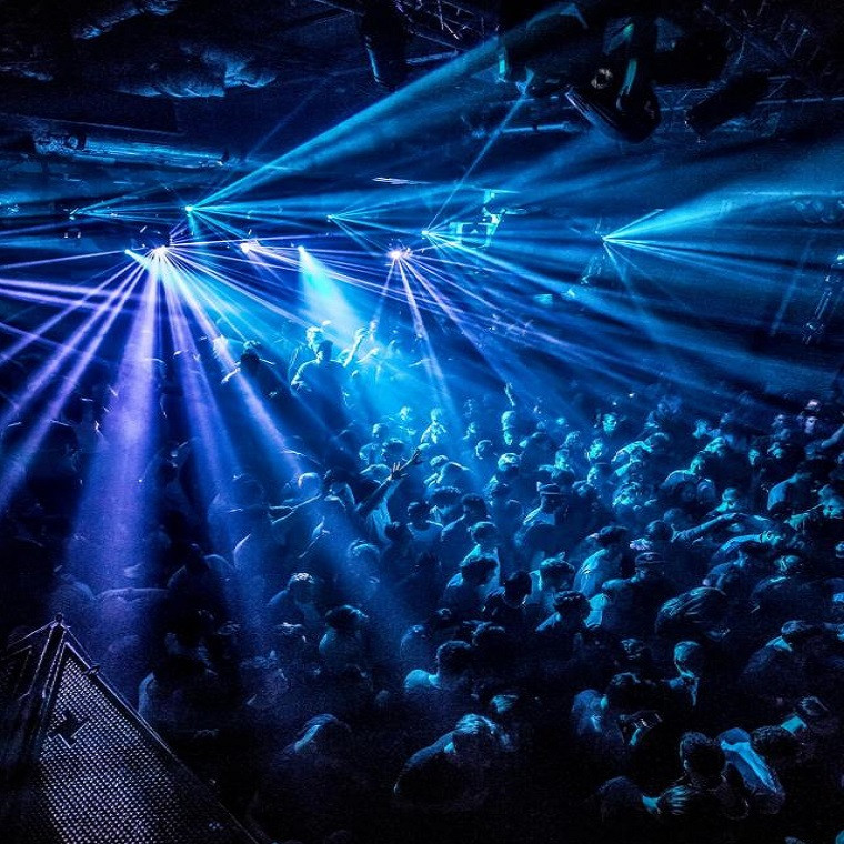 Câu lạc bộ đêm Fabric ở Farringdon vẫn đông nghịt người lúc 5 giờ sáng năm 2017.