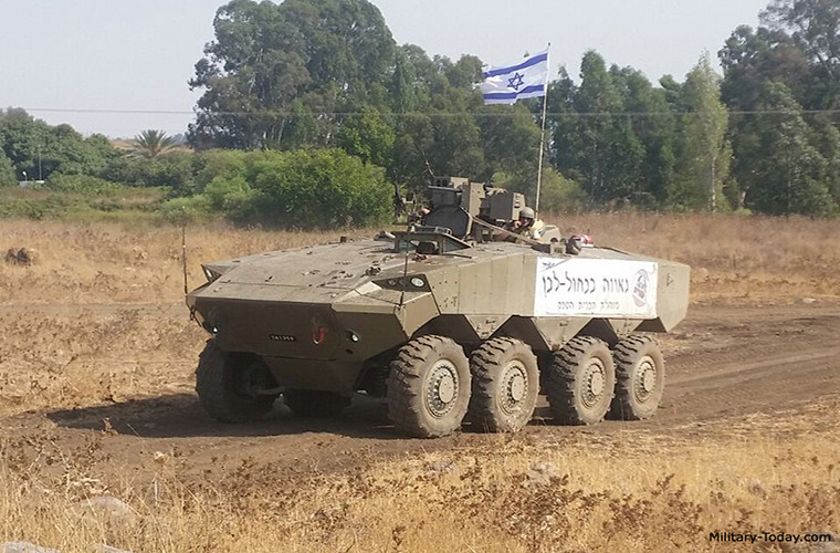 Nguyên mẫu xe bọc thép Eitan đầu tiên lần đầu được Bộ Quốc phòng Israel tiết lộ vào đầu tháng 8/2016. Ảnh: Military Today.