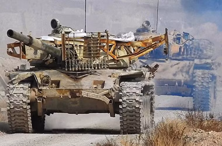 Còn tại Hama, các đơn vị pháo binh và tên lửa của Syria oanh kích dữ dội nhằm vào những khu vực do nhóm khủng bố kiểm soát ở phía bắc tỉnh, qua đó phá hủy nhiều căn cứ của bọn chúng. Ảnh: FNA.