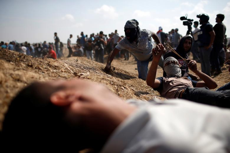 Theo các nhân viên y tế Palestine, Quân đội Israel đã bắn chết một người Palestine và làm bị thương ít nhất 170 người tại Dải Gaza hôm 11/5.