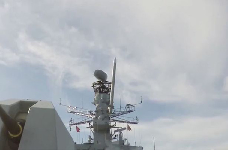 Được biết, HMS Argyll là con tàu đầu tiên được trang bị hệ thống phòng thủ tên lửa tiên tiến trị giá 850 triệu bảng Anh này. Ảnh: Mirror.