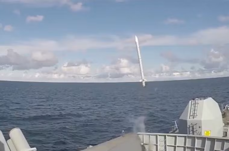 Ngoài ra, HMS Westminster và HMS Montrose là tàu thứ hai và thứ ba được trang bị Sea Ceptor. Ảnh: Mirror.