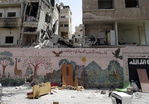 Tại đây, các em nhỏ bị phiến quân IS “tẩy não” và dạy sử dụng các loại vũ khí. Ảnh: FNA.