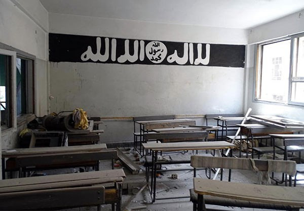 Tổ chức khủng bố IS đã biến những ngôi trường bình thường này thành trung tâm chiêu mộ và đào tạo chiến binh cho bọn chúng. Ảnh: FNA.