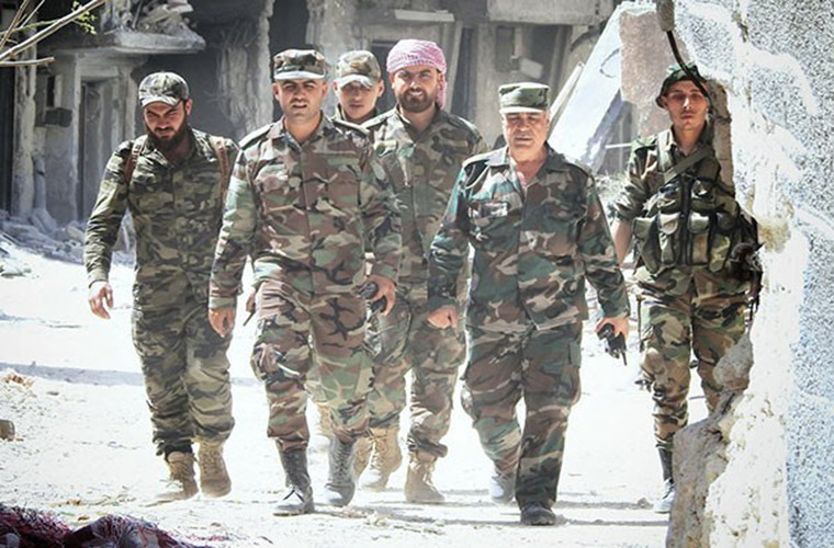 “Các binh sĩ Syria, được sự yểm trợ của lực lượng pháo binh và tên lửa, đã giao tranh ác liệt với tổ chức khủng bố IS ở phía tây bắc Trại Yarmouk và giành lại quyền kiểm soát thêm nhiều khu vực chiến lược”, nguồn tin cho hay.