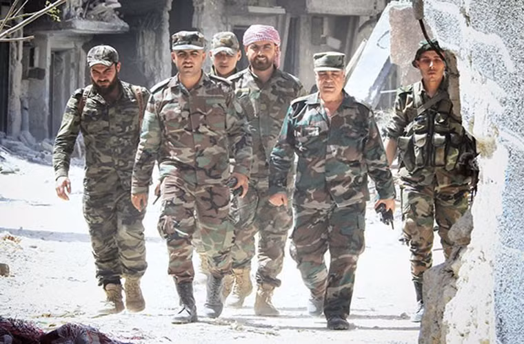 “Các binh sĩ Syria, được sự yểm trợ của lực lượng pháo binh và tên lửa, đã giao tranh ác liệt với tổ chức khủng bố IS ở phía tây bắc Trại Yarmouk và giành lại quyền kiểm soát thêm nhiều khu vực chiến lược”, nguồn tin cho hay.