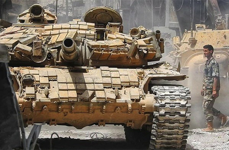 Lực lượng chính phủ Damascus còn phát hiện thêm một lượng lớn vật liệu hóa học và chất nổ để chế tạo bom tại các căn cứ của IS trong khu vực này.