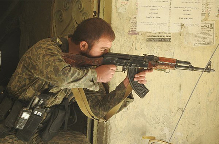 Trong khi đó, các chiến đấu cơ Syria dồn dập dội “mưa bom” xuống các căn cứ còn lại của phiến quân IS tại Hajar al-Aswad và Trại Yarmouk, gây tổn thất nặng nề cho nhóm khủng bố.