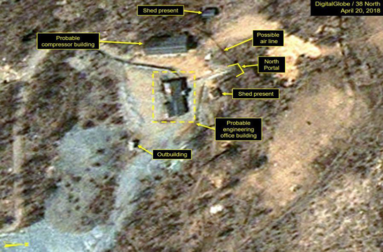 Một số tòa nhà hỗ trợ xung quanh cổng Bắc trong bức ảnh chụp ngày 20/4.