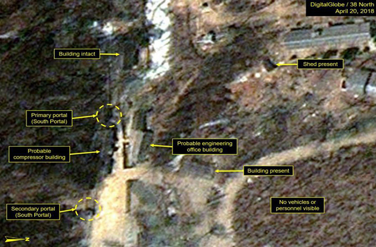 Một số tòa nhà hỗ trợ xung quanh cổng Nam trong bức ảnh chụp ngày 20/4.