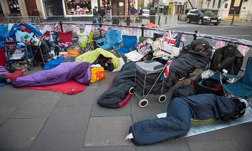 Vào ngày 19/5, dự kiến sẽ có khoảng 100.000 người đổ ra đường gần Lâu đài Windsor vì lễ cưới hoàng gia. Lễ cưới sẽ được cử hành vào trưa ngày 19/5. Sau đó, cặp đôi Harry-Meghan sẽ tham gia diễu hành trên đường phố Windsor. Ảnh: Jeremy Selwyn.