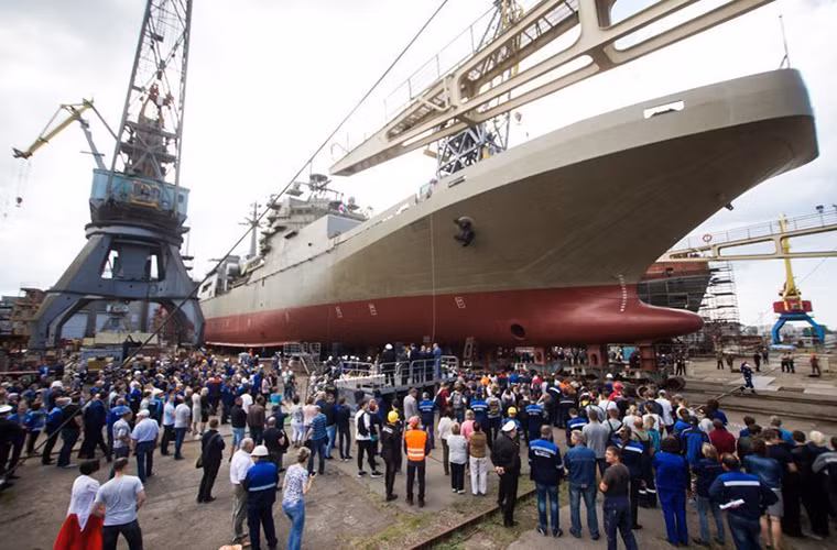 Hợp đồng chế tạo con tàu này đã được ký kết với Bộ Quốc phòng Nga vào tháng 9/2014. Ảnh: hybridtechcar.