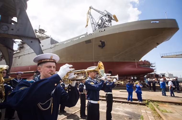 Không khí trong buổi lễ hạ thủy tàu Pyotr Morgunov vào cuối tuần trước. Ảnh: hybridtechcar.