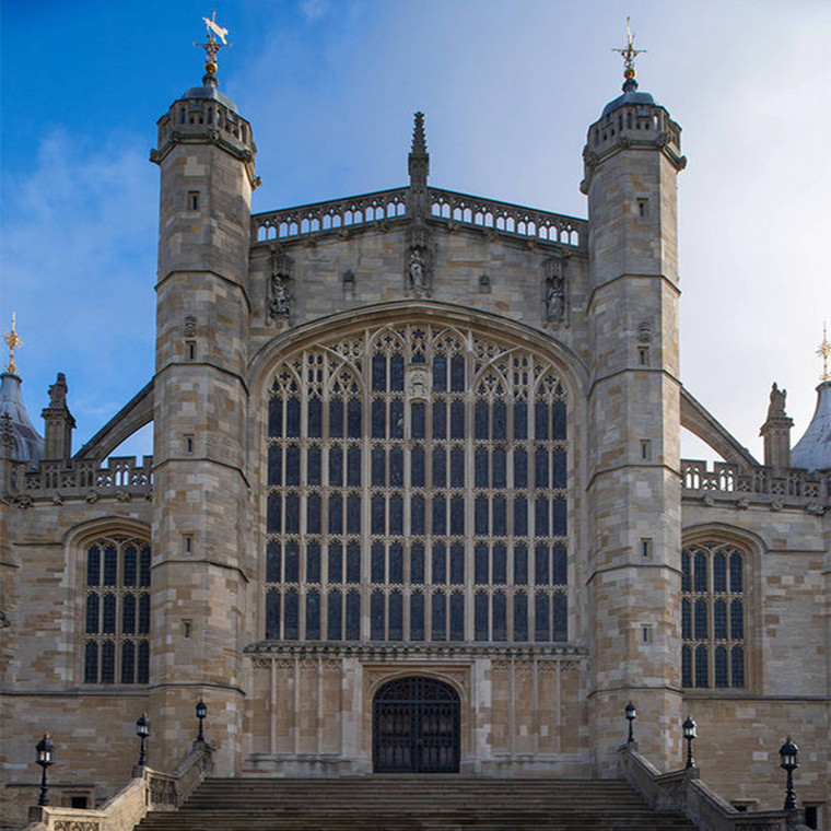 Bức ảnh chụp bên ngoài nhà thờ St George, nơi sắp diễn ra đám cưới của Hoàng tử Harry và cô dâu Meghan. Ảnh: PA.