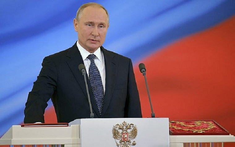 Sau lễ tuyên thệ, Tổng thống Putin đã có bài diễn văn nhậm chức kéo dài khoảng 10 phút, trong đó ông chủ Điện Kremlin cảm ơn người dân Nga vì sự ủng hộ chân thành của họ, đồng thời nhấn mạnh rằng ông hiểu trách nhiệm khổng lồ đặt trên vai mình. Ảnh: AP.