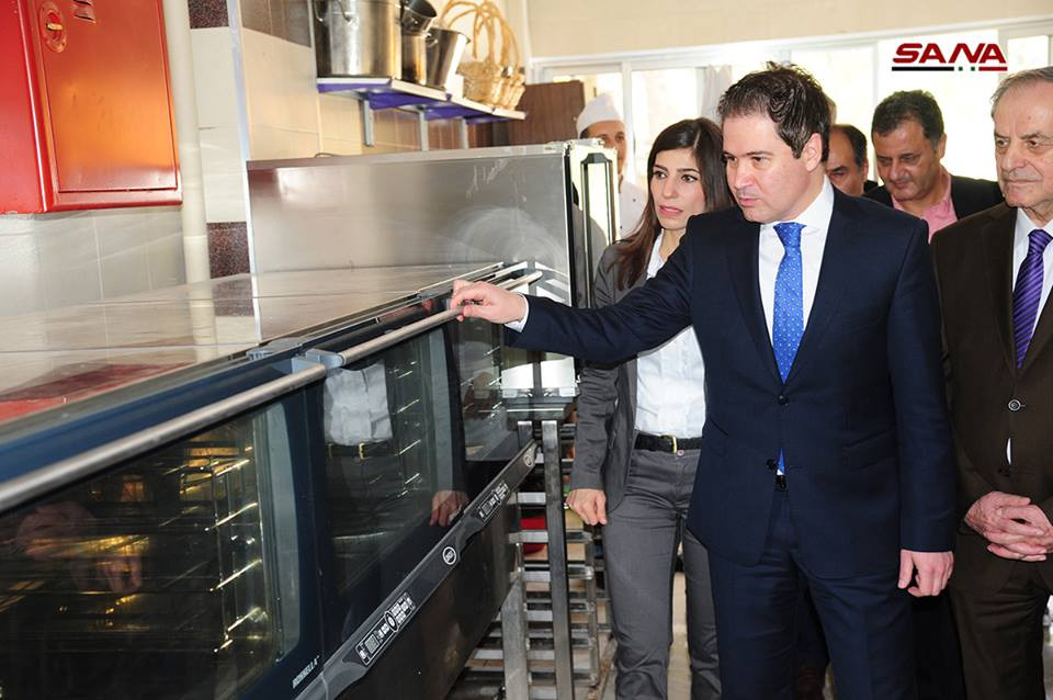 Đáp lại, ông Safonov khẳng định việc hợp tác trong lĩnh vực du lịch rất quan trọng, đặc biệt khi đất nước Syria lại là cái nôi của nền văn minh và có những địa điểm du lịch rất nổi tiếng, bao gồm cả các di sản lịch sử và văn hóa. Mời độc giả xem thêm video: Syria nỗ lực vực dậy kinh tế với Festival du lịch hồi năm 2013 (Nguồn: VTC14)