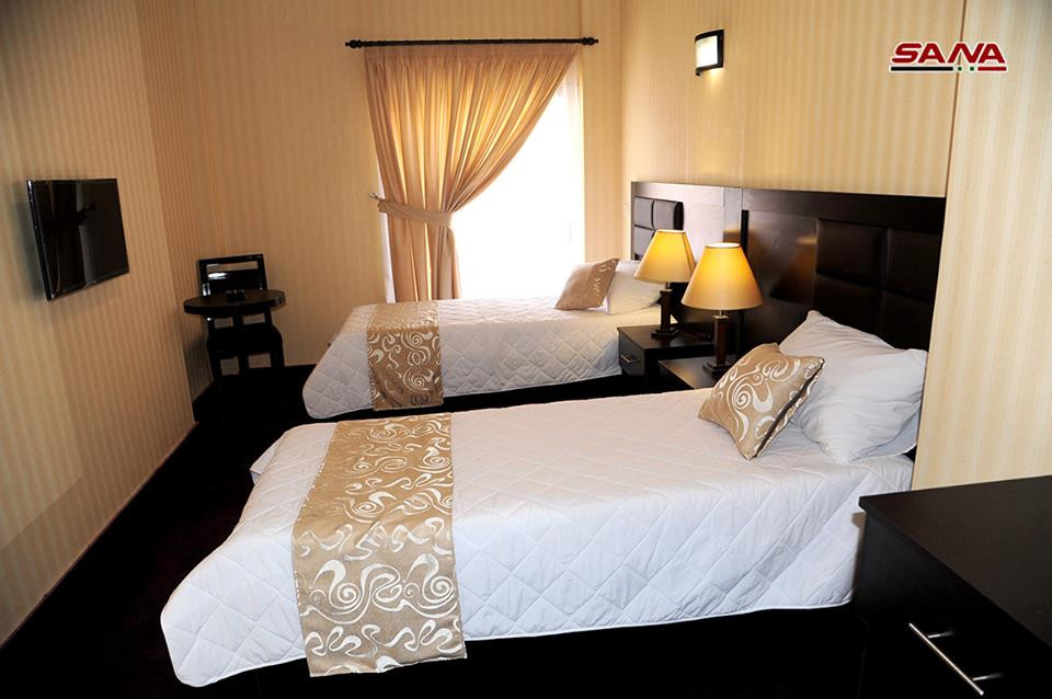 Phòng khách sạn trong trung tâm khá sạch sẽ và ấm cúng.