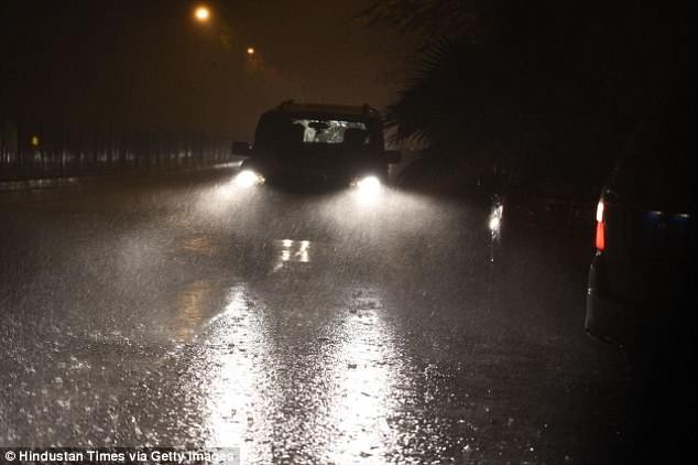 BBC dẫn lời ông Hemant Gera, người đứng đầu cơ quan quản lý thảm họa tại Rajasthan, cho biết đây là trận bão cát tồi tệ nhất mà ông chứng kiến trong vòng 20 năm qua. Ảnh: Getty.