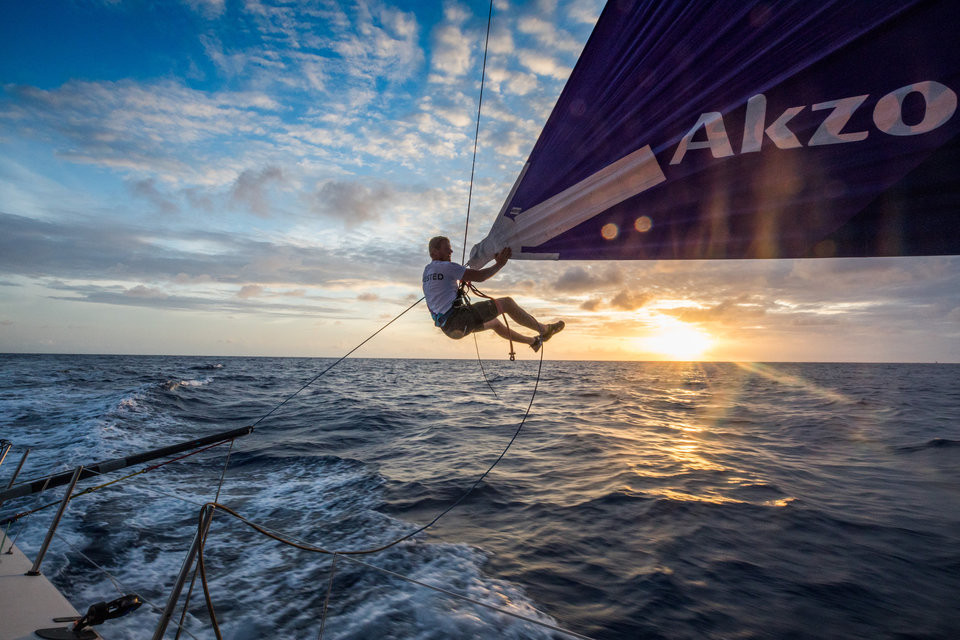 Cuộc đua được tổ chức ba năm một lần với chặng đường đua kéo dài hơn 64 nghìn km trên biển. Các đội tham gia vào cuộc đua thuyền Volvo Ocean Race năm nay sẽ phải xuyên qua 6 lục địa và trải qua mọi điều kiện thời tiết khắc nghiệt.