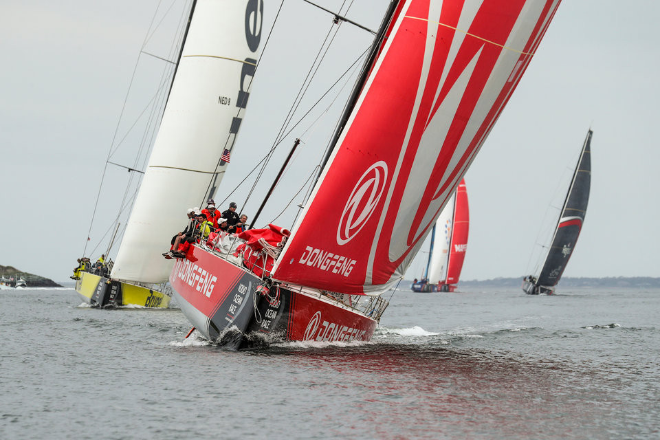 Các đội tham gia sẽ phải chinh phục cuộc đua được chia làm 11 chặng. Hiện tại, các thủy thủ đang nghỉ ngơi ở điểm dừng chân thứ 9. Họ đang ở Newport, Rhode Island sau 15 ngày lênh đênh trên biển và đội MAPFRE đang dẫn đầu với 53 điểm.