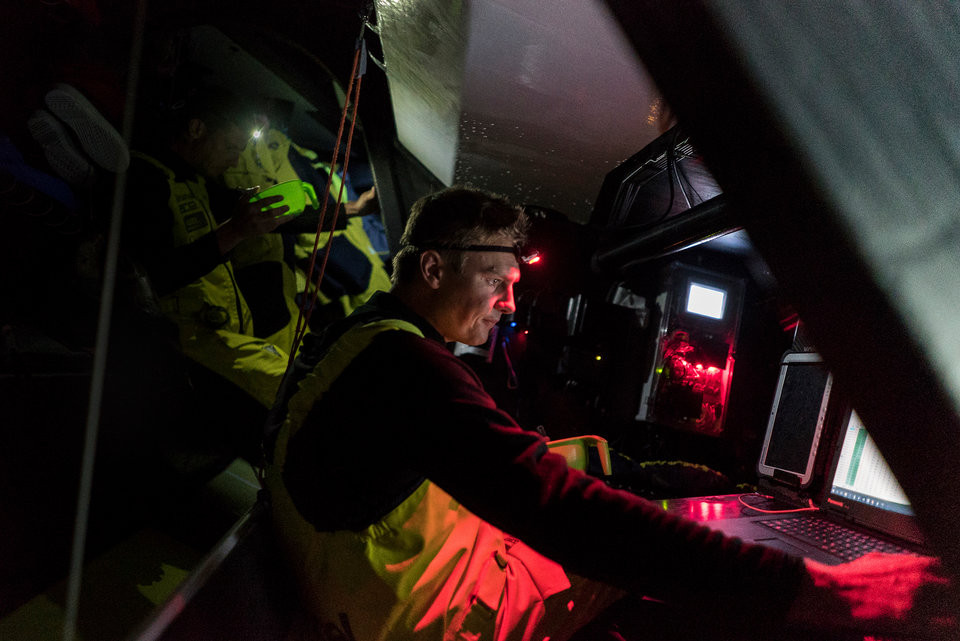 Tuy nhiên, thuyền trưởng sẽ là người đưa ra quyết định cuối cùng.