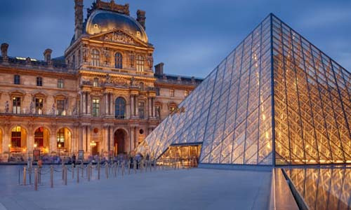 Bảo tàng Louvre ở thủ đô Paris, Pháp, là một trong những bảo tàng nổi tiếng nhất thế giới năm 2017. Theo CNN, số lượng du khách tham quan bảo tàng này trong năm qua tăng gần 10%, với 8,1 triệu khách du lịch. (Nguồn ảnh: CNN)