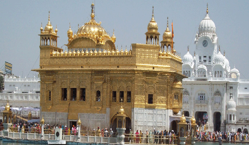 Đền Vàng ở Amritsar, Ấn Độ, cung cấp đồ ăn miễn phí cho ít nhất 100 nghìn người mỗi ngày.