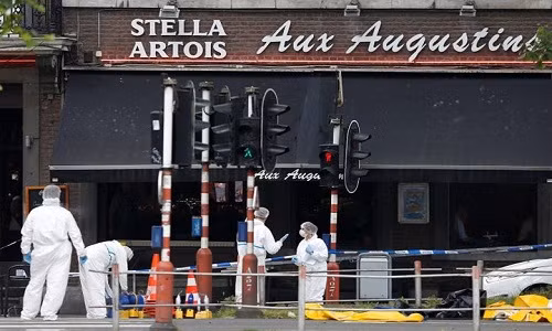 Một số nhân viên cảnh sát đã bị thương trước khi kẻ tấn công bị tiêu diệt.