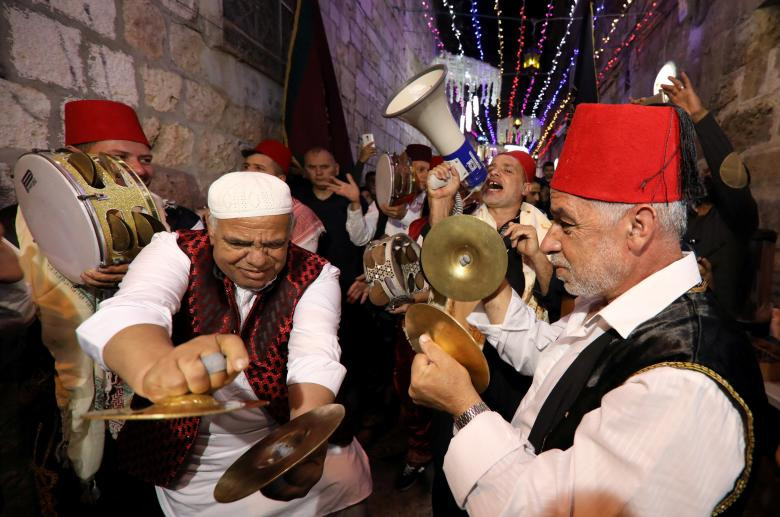 Người dân Palestine ăn mừng tháng lễ Ramadan tại thành phố cổ Jerusalem ngày 24/5.