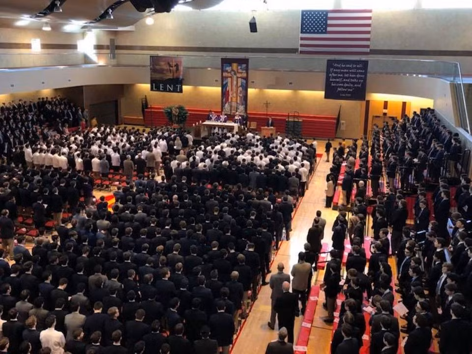 Ngôi trường được đặt theo tên của mục sư người Pháp William Joseph Chaminad.