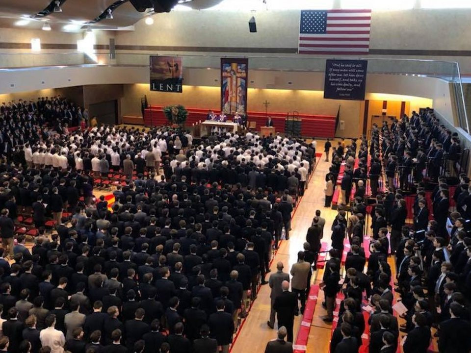 Ngôi trường được đặt theo tên của mục sư người Pháp William Joseph Chaminad.