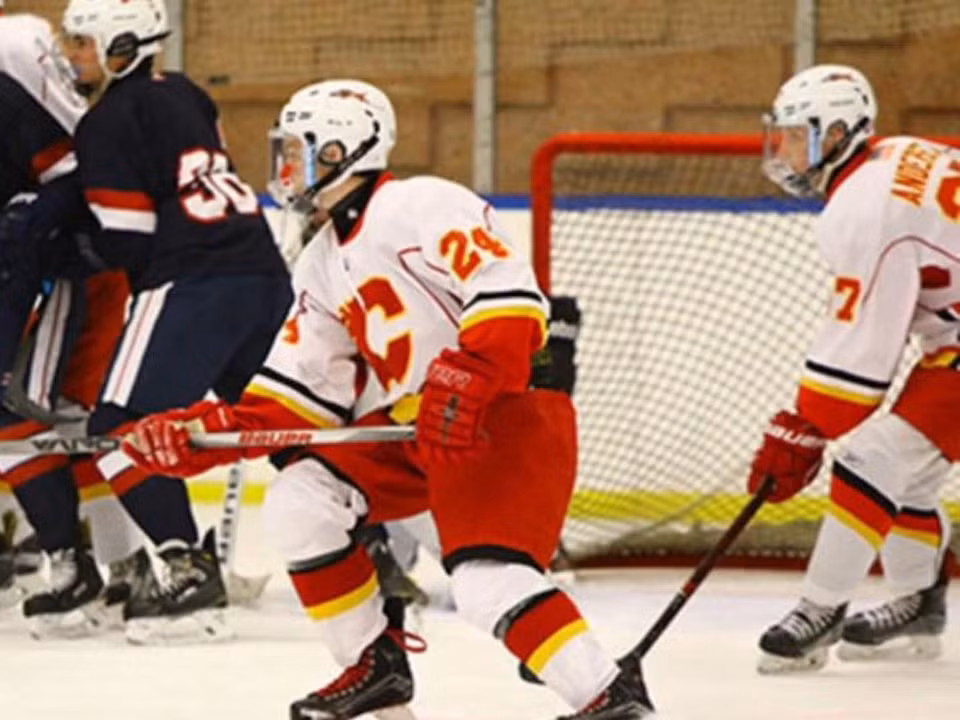 Ngoài ra, học sinh có thể tham gia những môn thể thao như bóng đá, bóng vợt, bowling,...