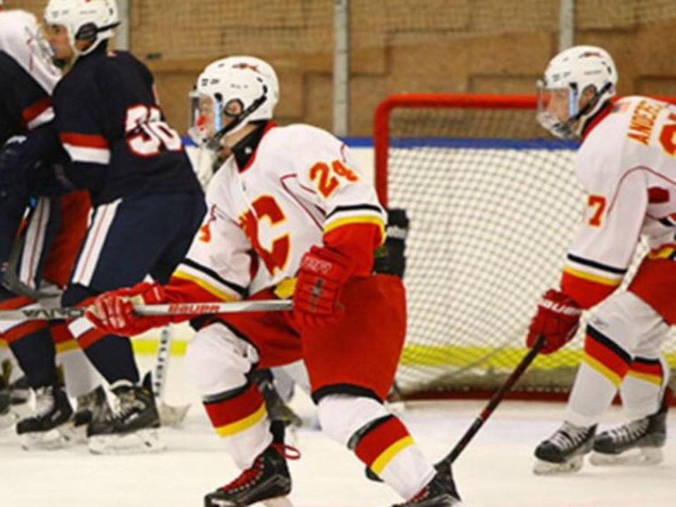 Ngoài ra, học sinh có thể tham gia những môn thể thao như bóng đá, bóng vợt, bowling,...