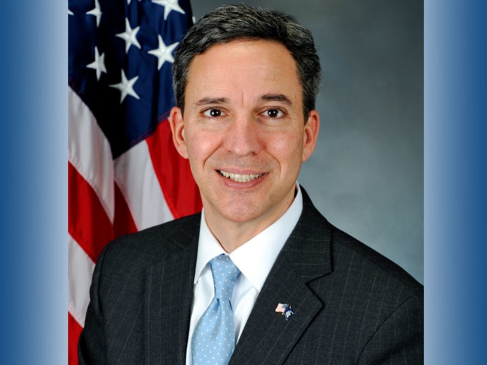 Trường Chaminade cũng là nơi “sản sinh” nhiều chính trị gia, trong đó có Jack M.Martins. Ông từng là Thượng nghị sĩ bang New York trong khoảng thời gian từ năm 2010 đến 2016.