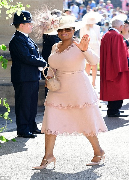 Oprah Winfrey, người dẫn chương trình truyền hình nổi tiếng của Mỹ, đã có mặt tại thánh đường St.George.