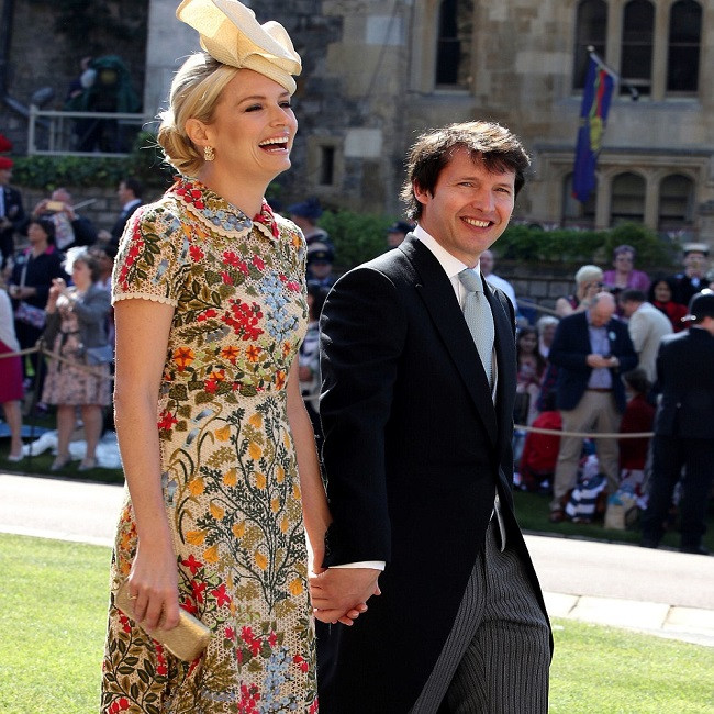 Ca sĩ James Blunt và vợ, Sofia Wellesley nằm trong số những ngôi sao nổi tiếng được cặp đôi Harry-Markle mời tới chung vui.